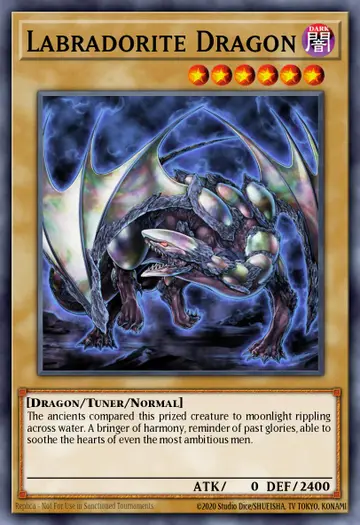 Labradorite Dragon – Structure Deck: Rokket Revolt. Beispielbild: Edition, Artwork und Veredelung können abweichen. Maßgeblich sind die Angaben zum ausgewählten Print.